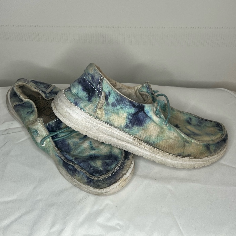 Kids size 4 Hey Dude